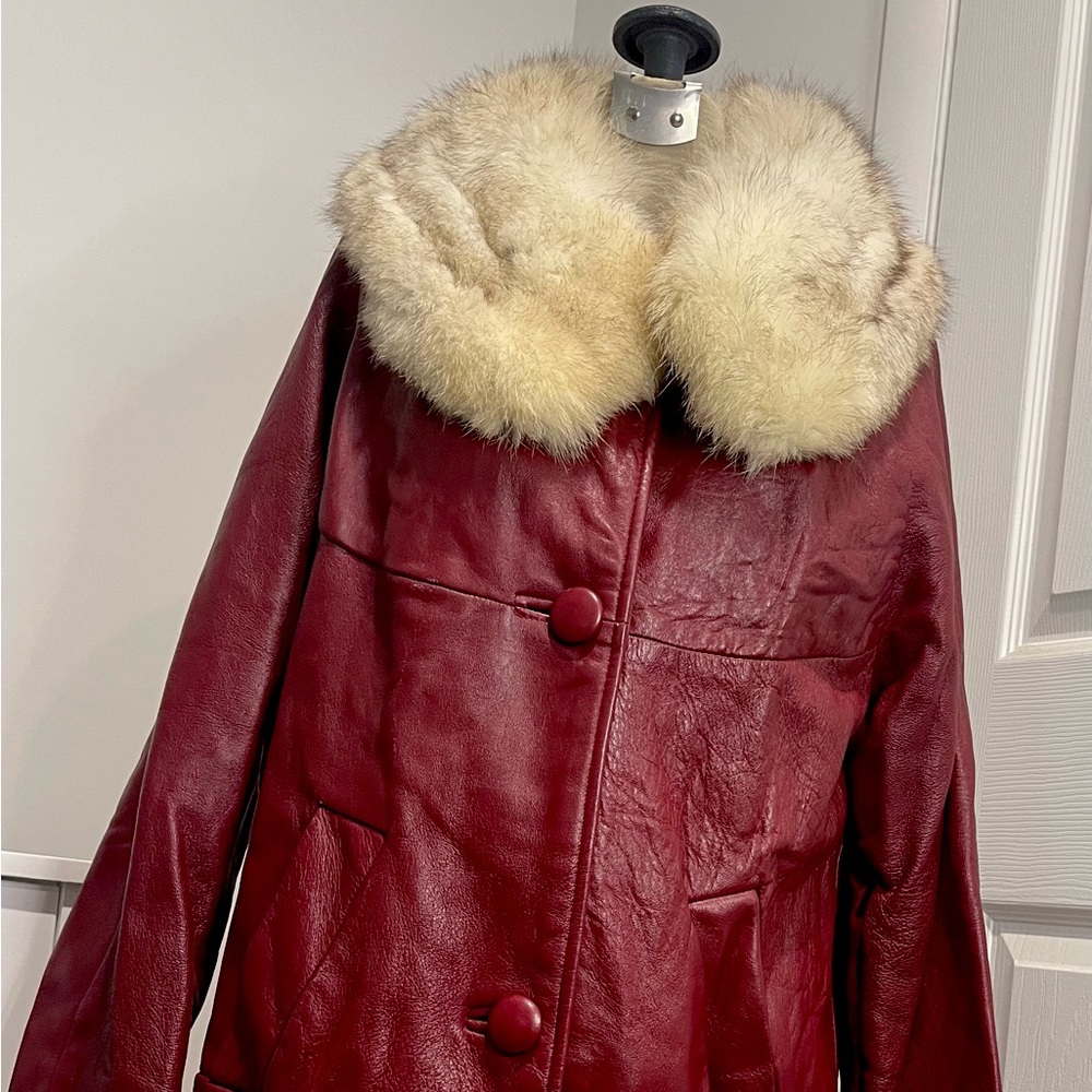 Vintage Women’s Azens Furs and Fashions Medium Leather Coat with Fur Collar